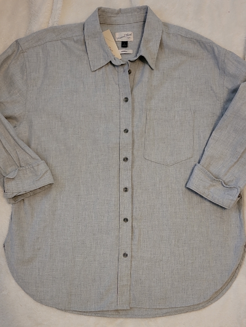 Universal Thread Light Gray Button-Front Women's Shirt